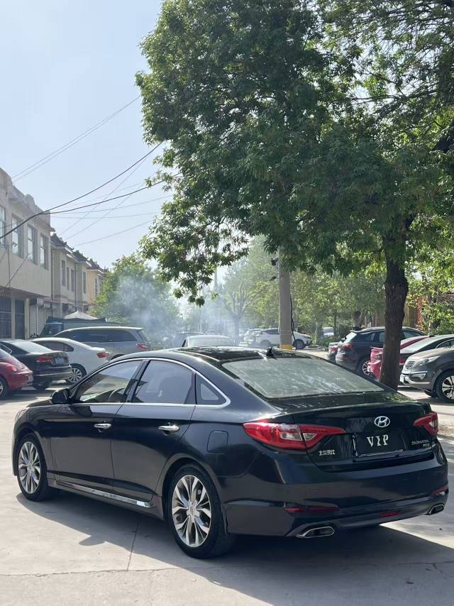 Hyundai 2.4L DLX Premium