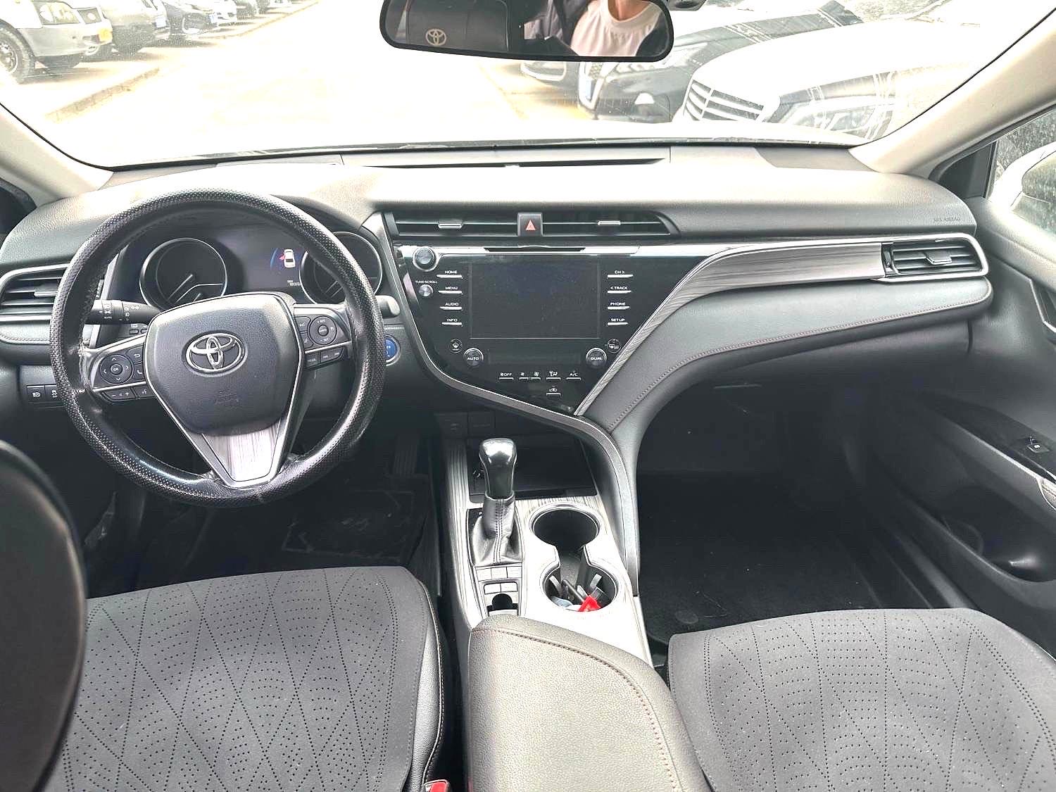 Флагман Toyota Camry Hybrid 2.5HQ
