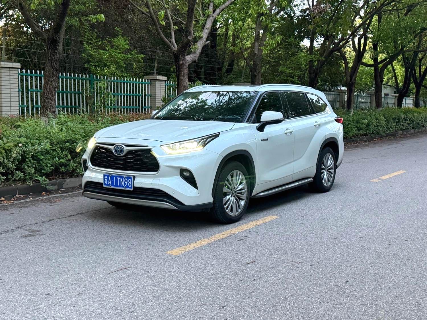 Toyota Highlander Hybrid 2.5L 4WDPremium 7 Seats