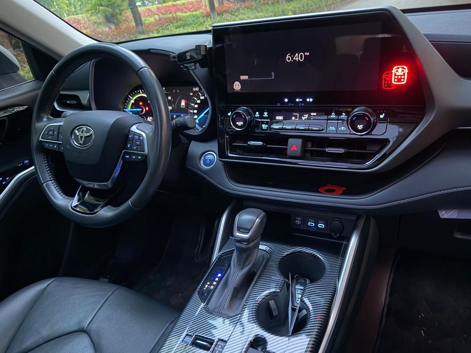 汉兰达 Model Year 双擎 2.5L 四驱尊贵版 7 Seats