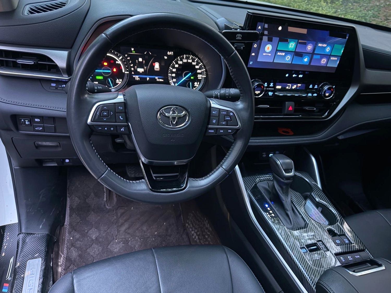汉兰达 Model Year 双擎 2.5L 四驱尊贵版 7 Seats