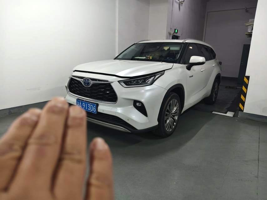 Toyota Highlander Hybrid 2.5L 4WD 7 Seats