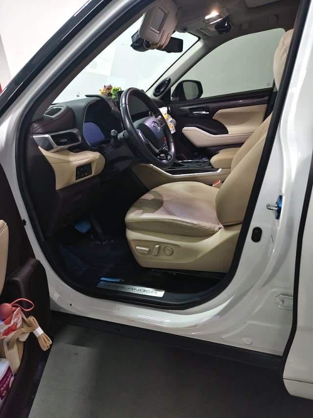 Toyota Highlander Hybrid 2.5L 4WD 7 Seats