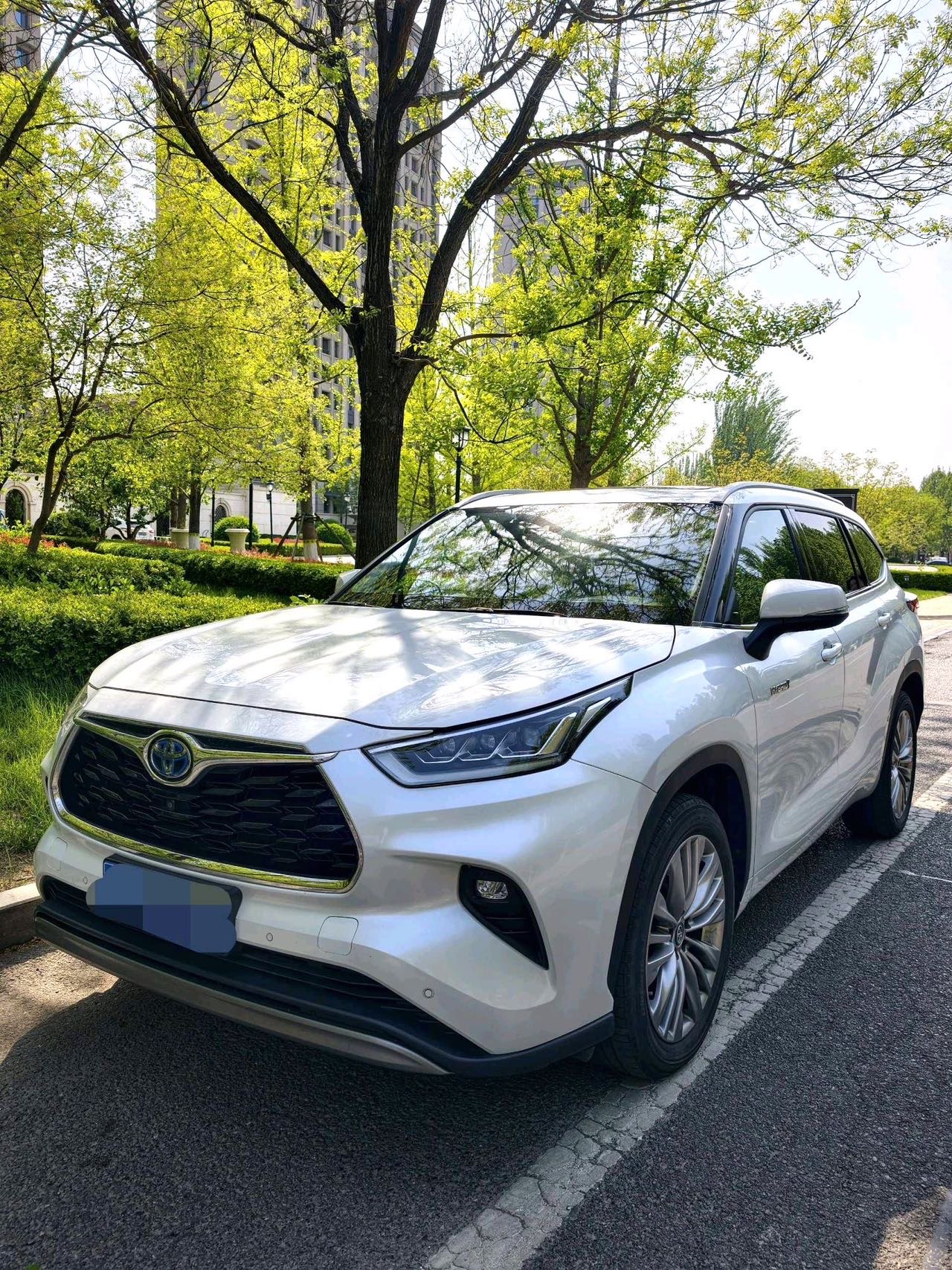 Toyota Highlander Hybrid 2.5L 4WD 7 Seats