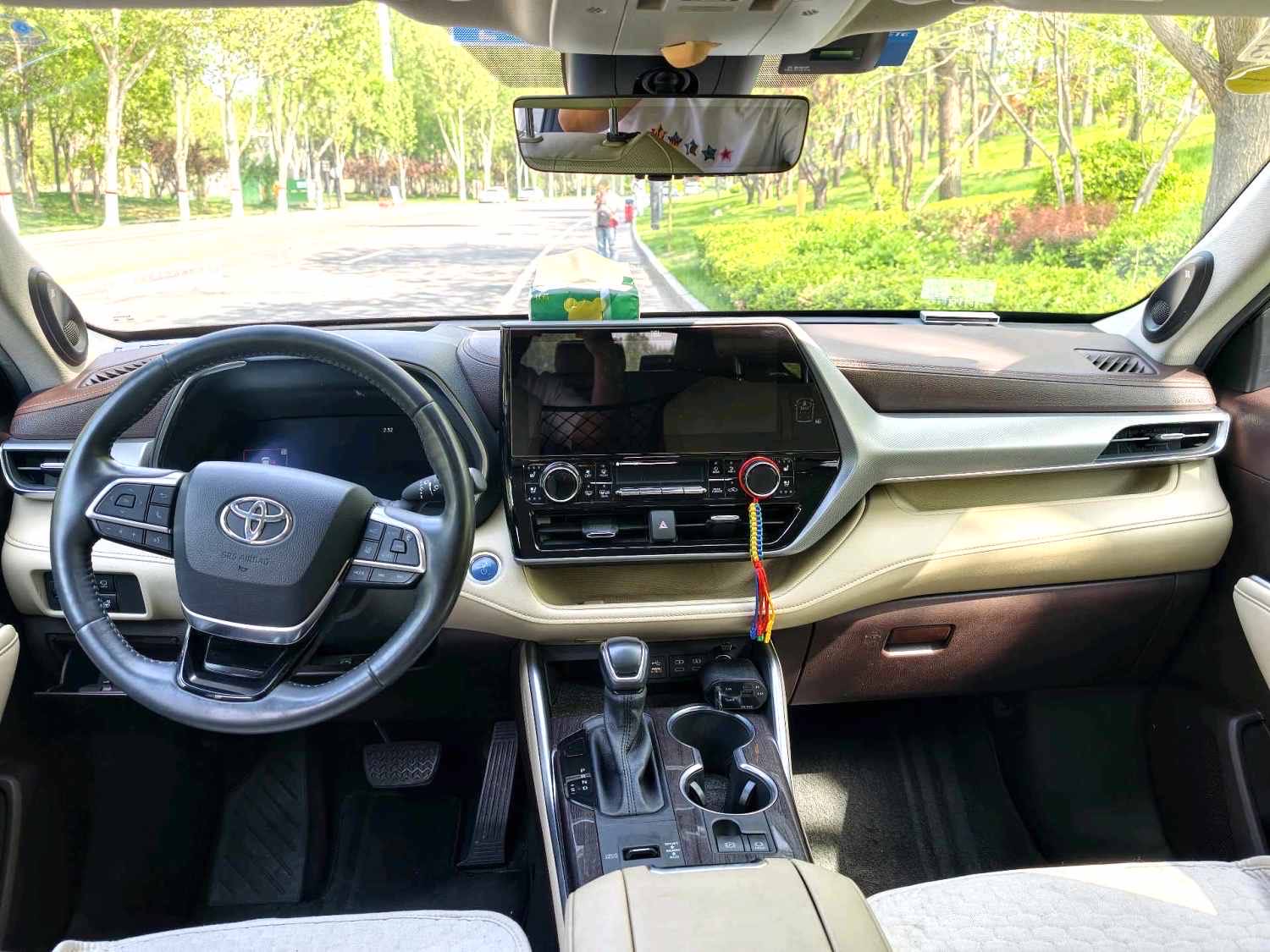 汉兰达 Model Year 双擎 2.5L 四驱至尊版 7 Seats