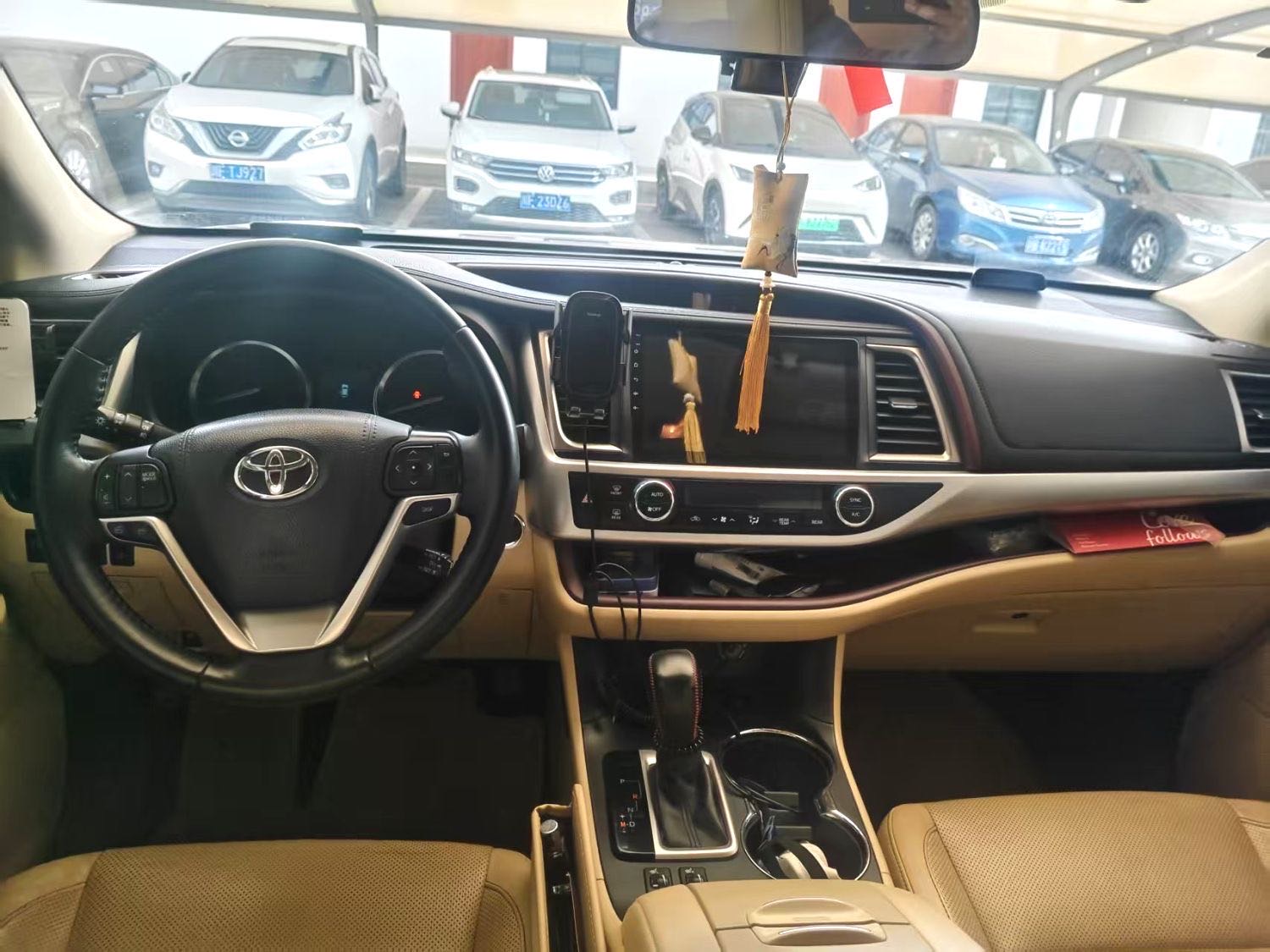 汉兰达 Model Year 2.0T 四驱豪华版 7 Seats