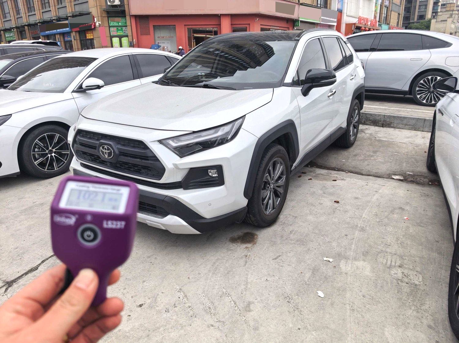 Toyota RAV 4 2.0L CVT 4WD Plus Version