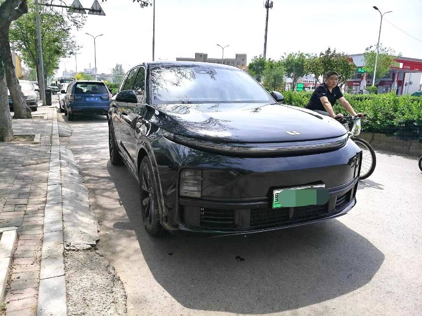 Li Auto L (Liter) 7 Pro
