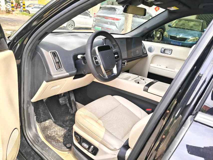 Li Auto L (Liter) 7 Pro