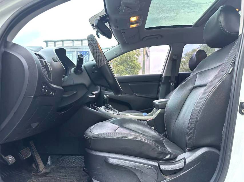 智跑 Model Year 2.0L 自动两驱版 DLX