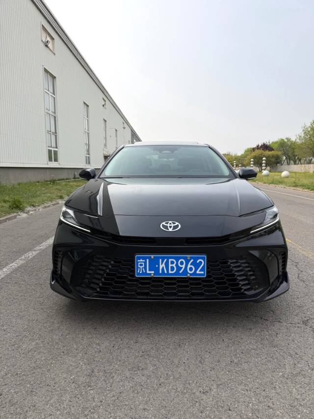 Toyota Camry Hybrid 2.0HSE Lite Version