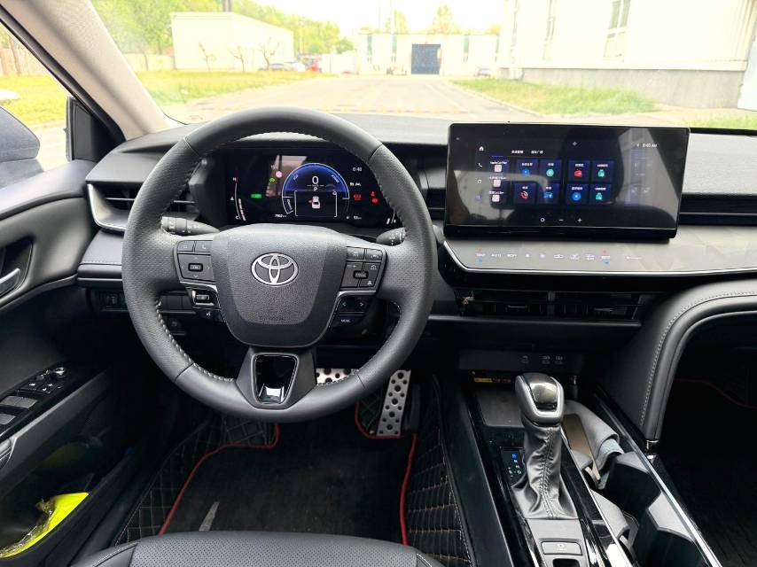 Toyota Camry Hybrid 2.0HSE Lite Version