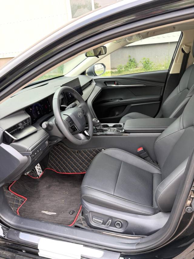 Toyota Camry Hybrid 2.0HSE Lite Version