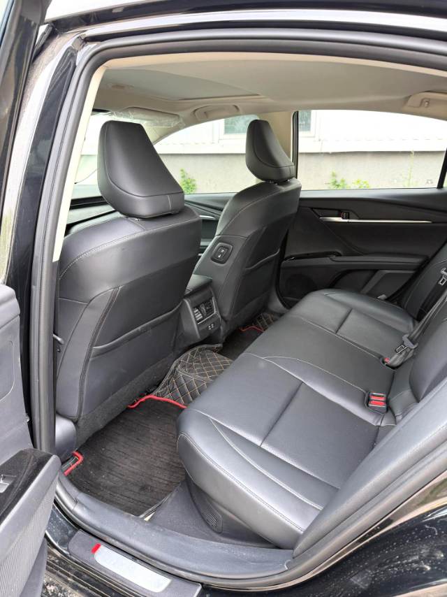 Toyota Camry Hybrid 2.0HSE Lite Version