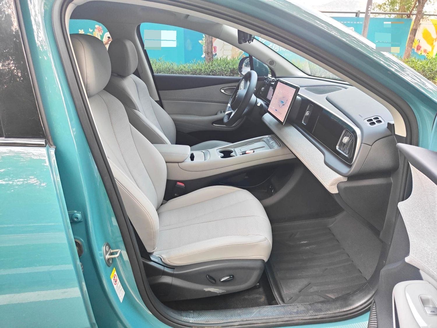 Электромобиль BYD 05 с запасом хода 520 км