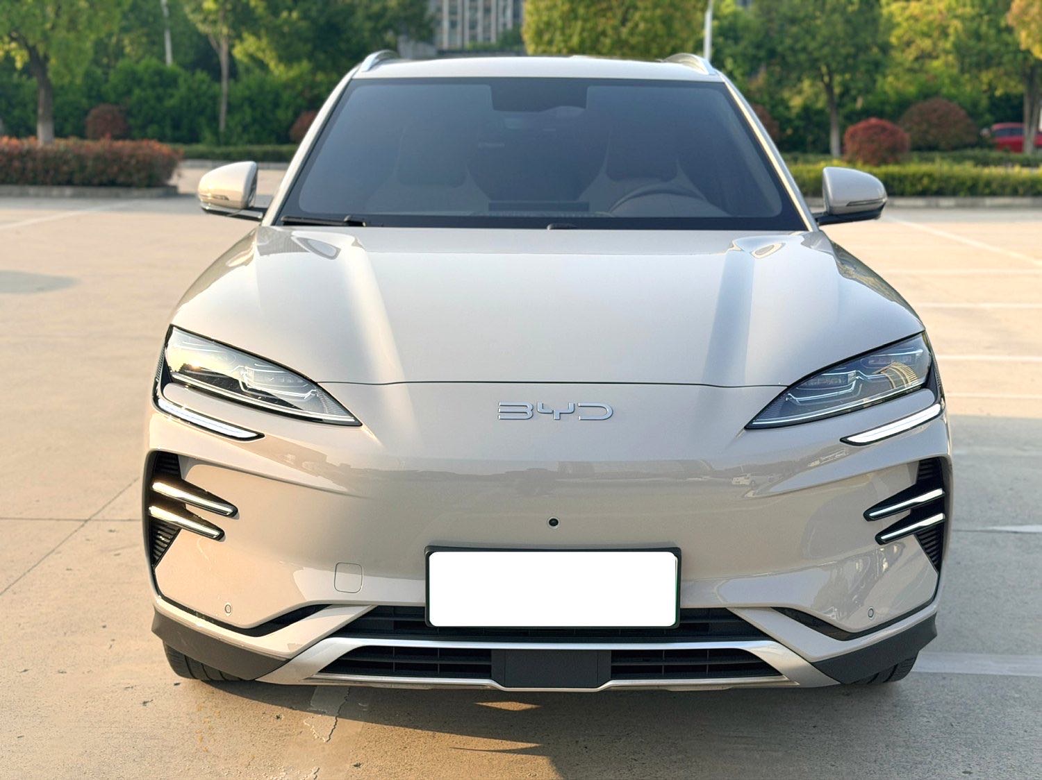 BYD PLUS — электромобиль на альтернативном топливе с запасом хода 520 км, люкс-класс
