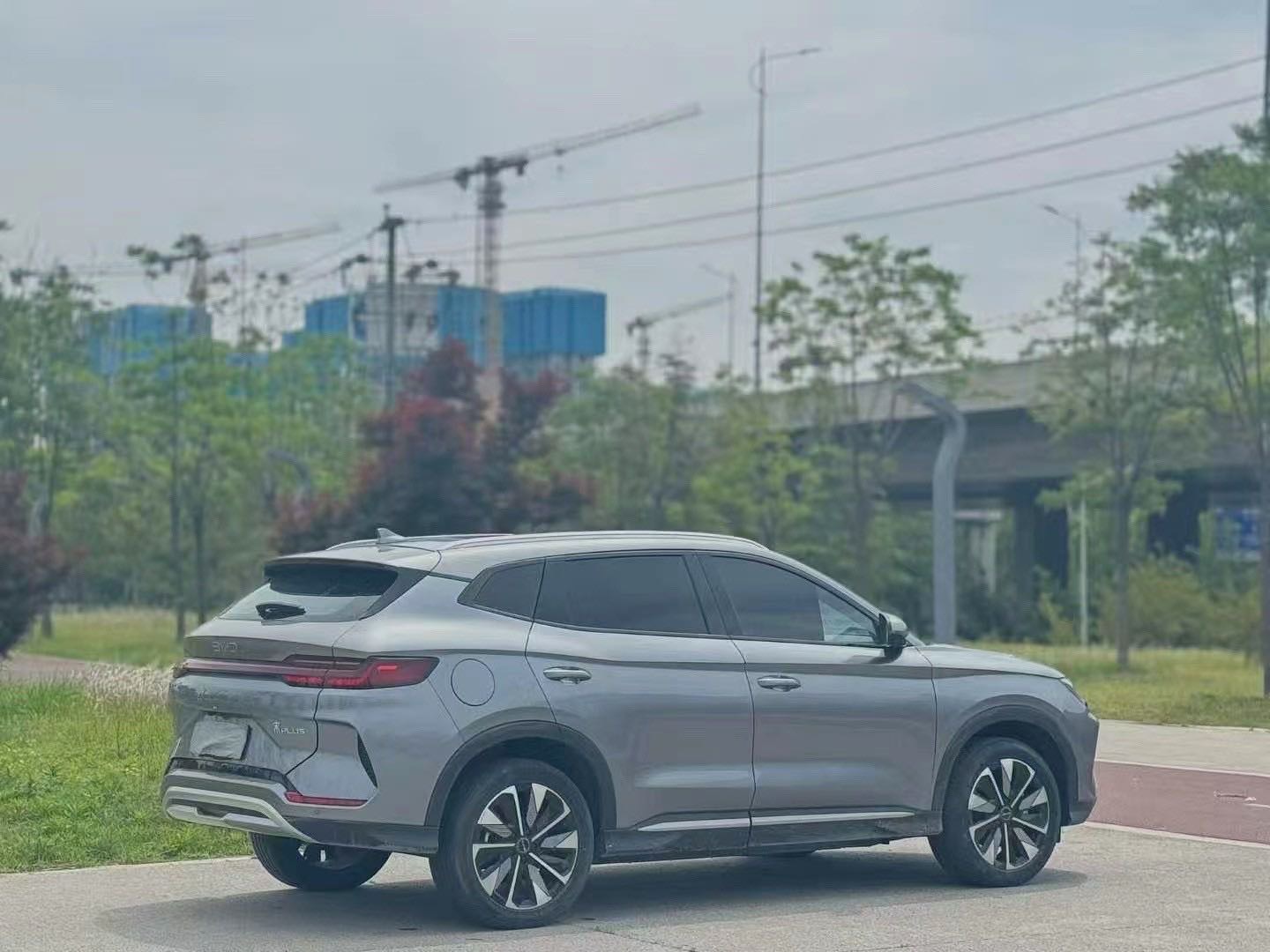 BYD PLUS — электромобиль на альтернативном топливе с запасом хода 520 км, версия Premium