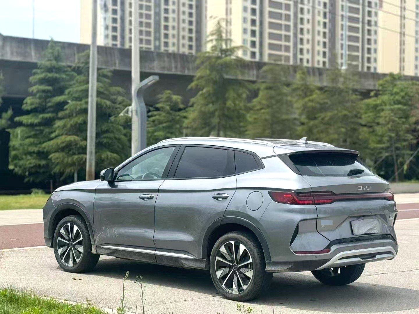 BYD PLUS — электромобиль на альтернативном топливе с запасом хода 520 км, версия Premium